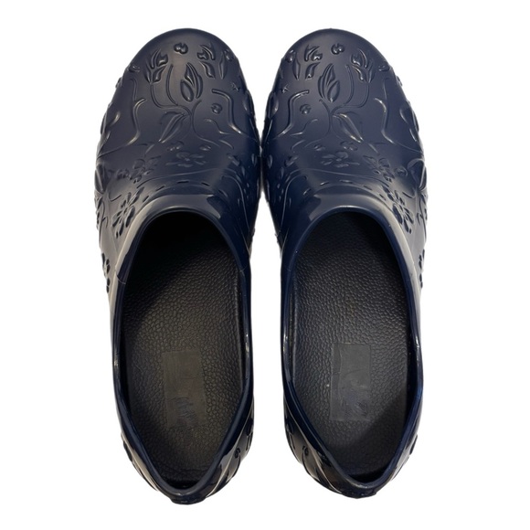 Danek pixie blue floral embossed slip resistant & waterproof clogs - Picture 3 of 7